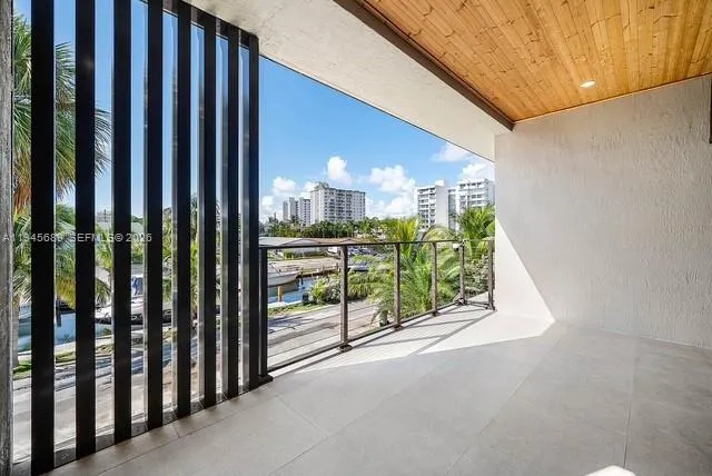 3225 Canal Dr, Pompano Beach FL 33062