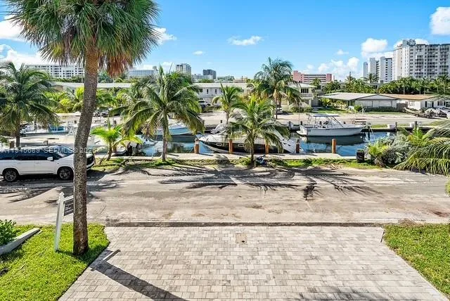 3225 Canal Dr, Pompano Beach FL 33062