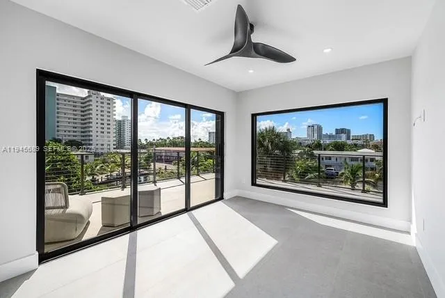 3225 Canal Dr, Pompano Beach FL 33062