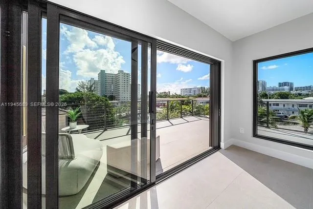 3225 Canal Dr, Pompano Beach FL 33062