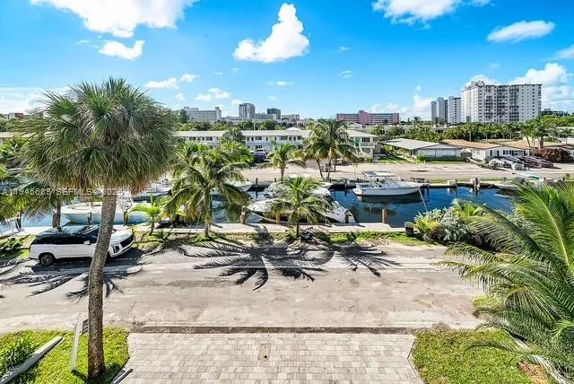 3225 Canal Dr, Pompano Beach FL 33062