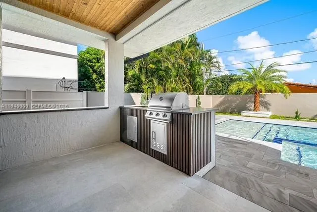 3225 Canal Dr, Pompano Beach FL 33062