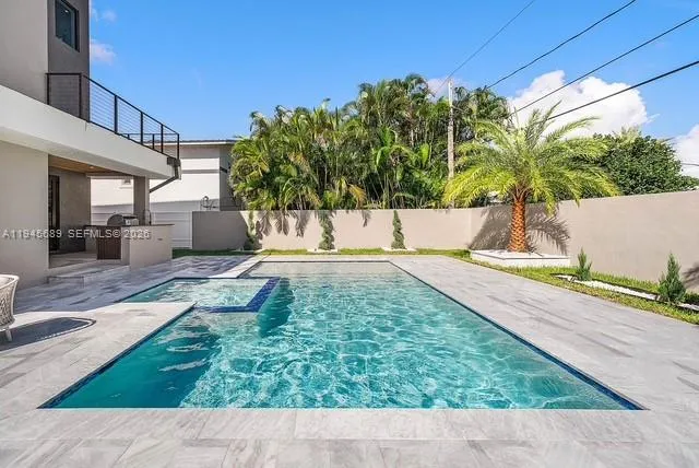 3225 Canal Dr, Pompano Beach FL 33062