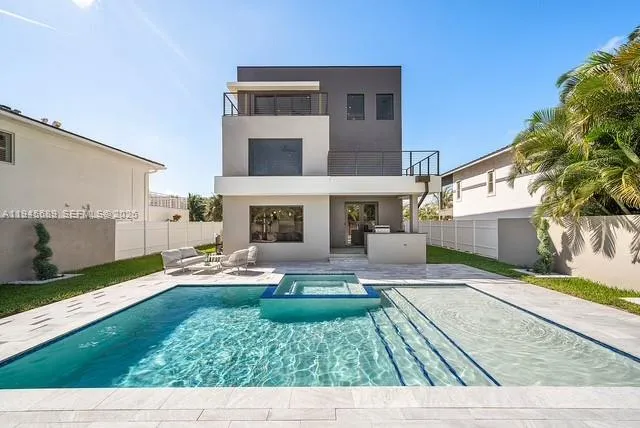 3225 Canal Dr, Pompano Beach FL 33062