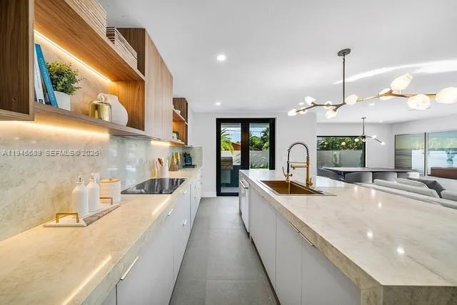 3225 Canal Dr, Pompano Beach FL 33062