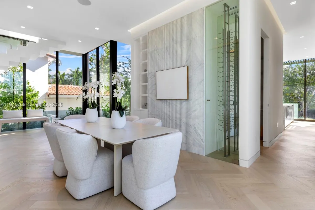 536 W 51st St, Miami Beach FL 33140