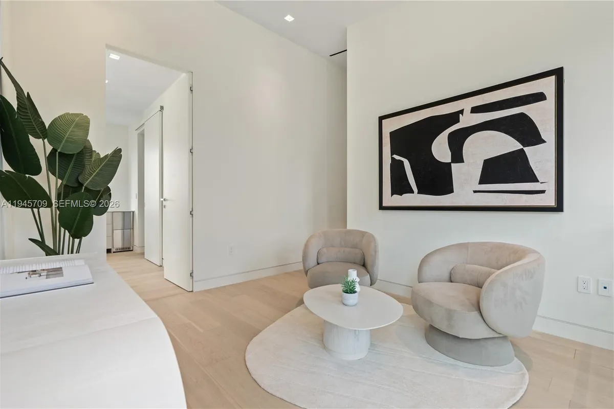 536 W 51st St, Miami Beach FL 33140