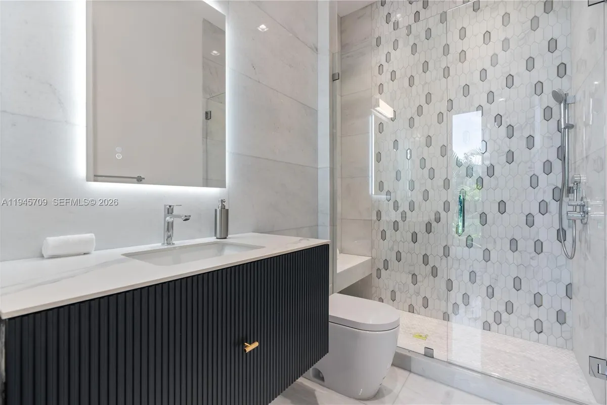 536 W 51st St, Miami Beach FL 33140