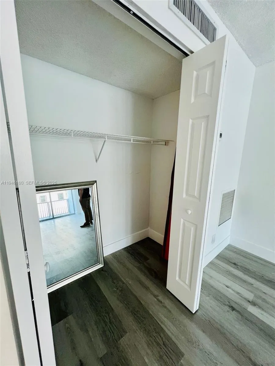 2655 Collins Ave # 406, Miami Beach FL 33140