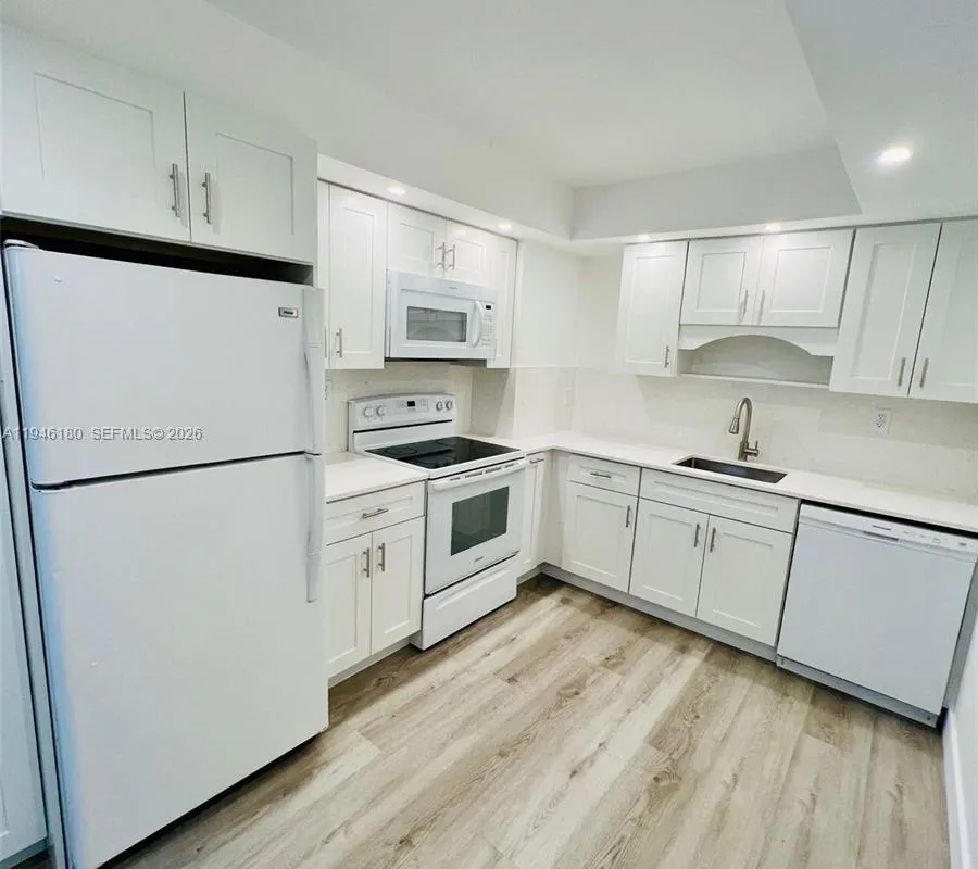 2655 Collins Ave # 406, Miami Beach FL 33140