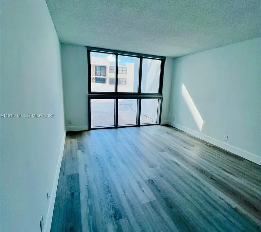 2655 Collins Ave # 406, Miami Beach FL 33140