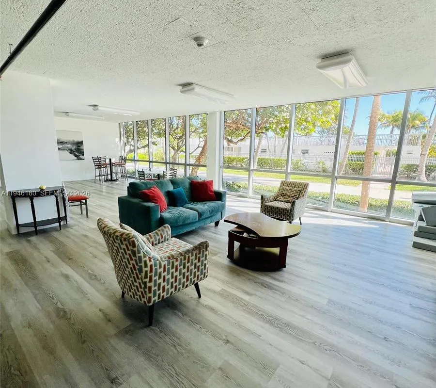 2655 Collins Ave # 406, Miami Beach FL 33140