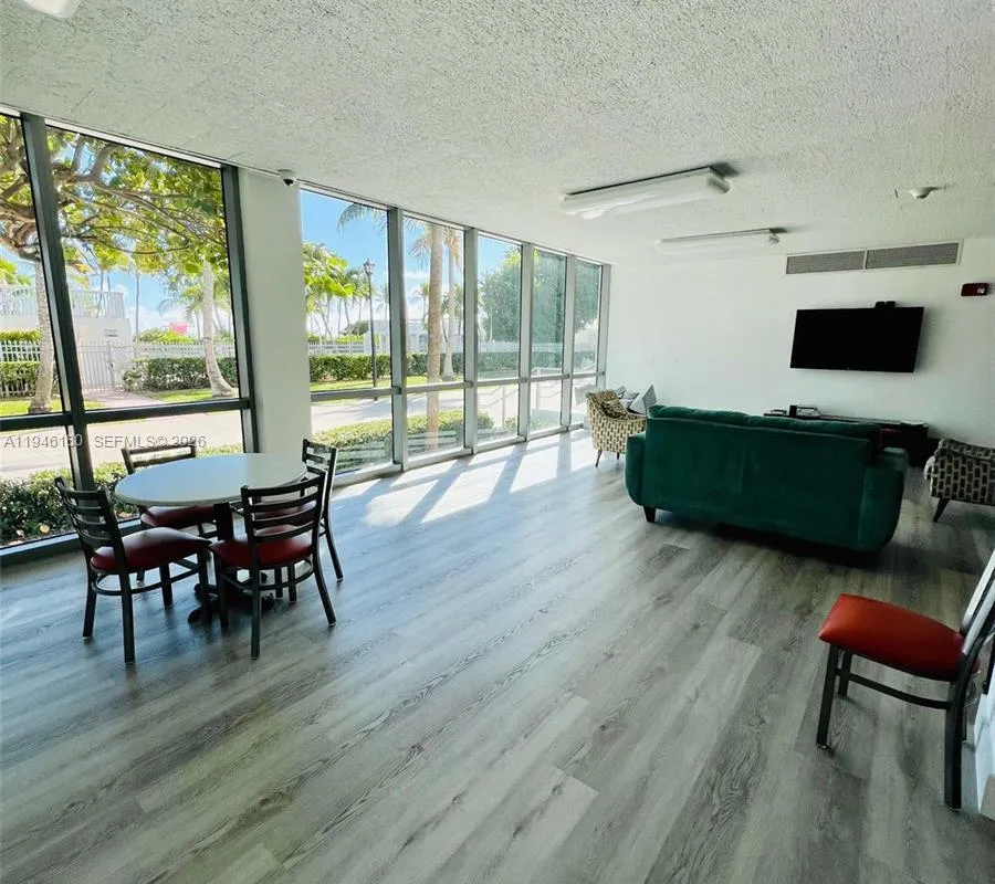 2655 Collins Ave # 406, Miami Beach FL 33140
