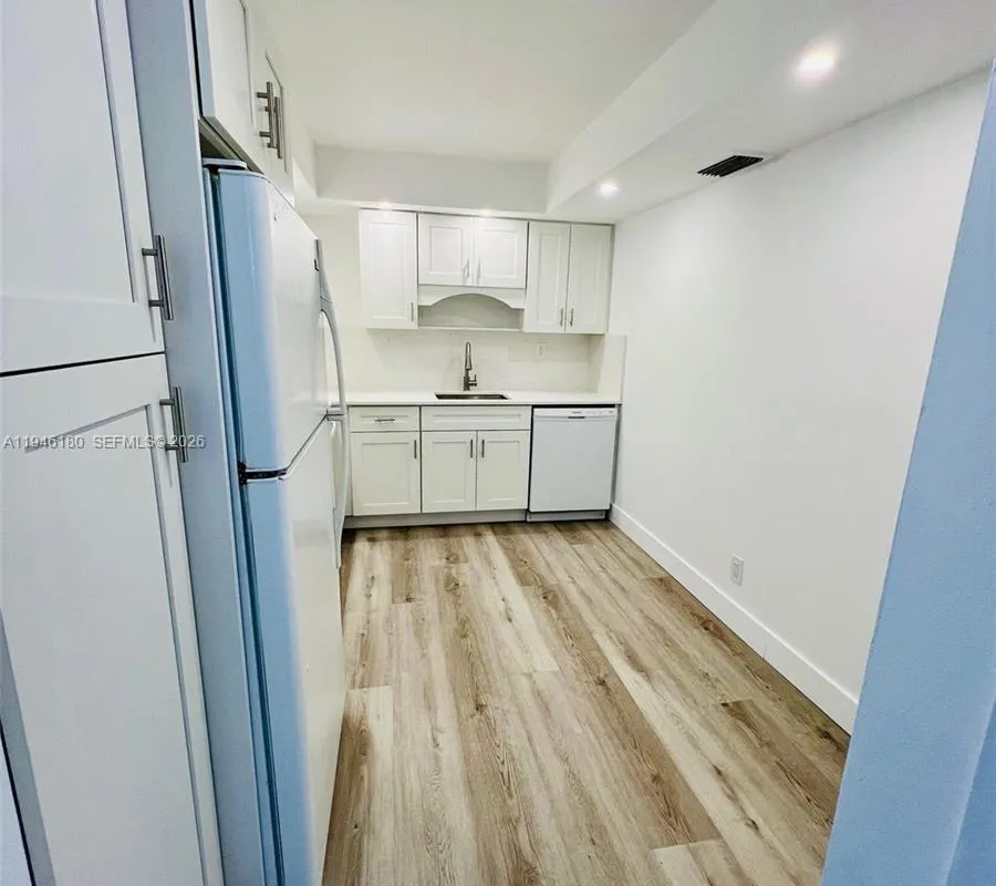 2655 Collins Ave # 406, Miami Beach FL 33140