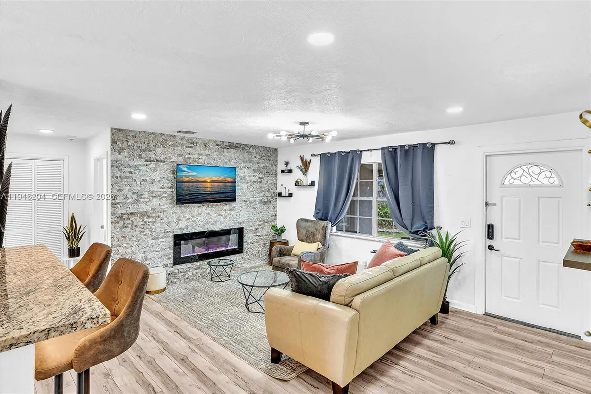 4633 SW 28th Ave, Dania Beach FL 33312