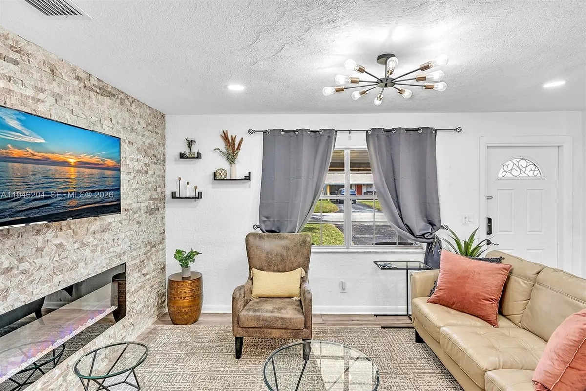 4633 SW 28th Ave, Dania Beach FL 33312