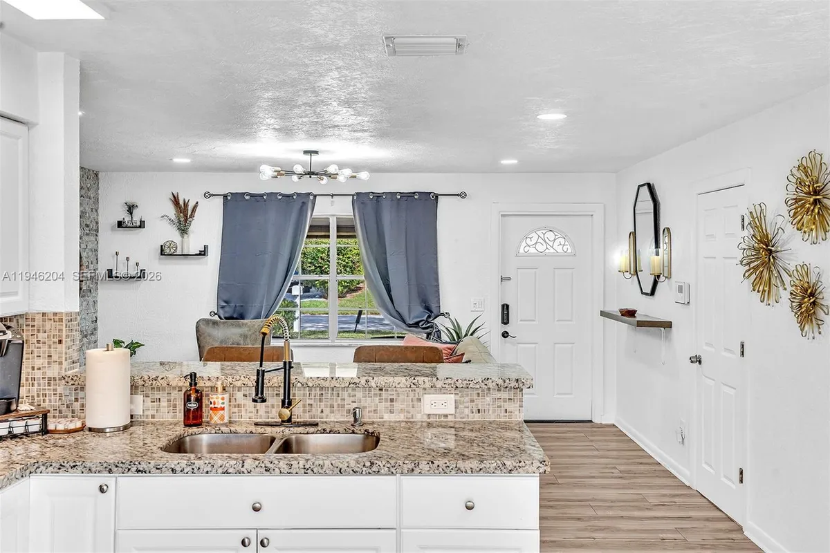 4633 SW 28th Ave, Dania Beach FL 33312