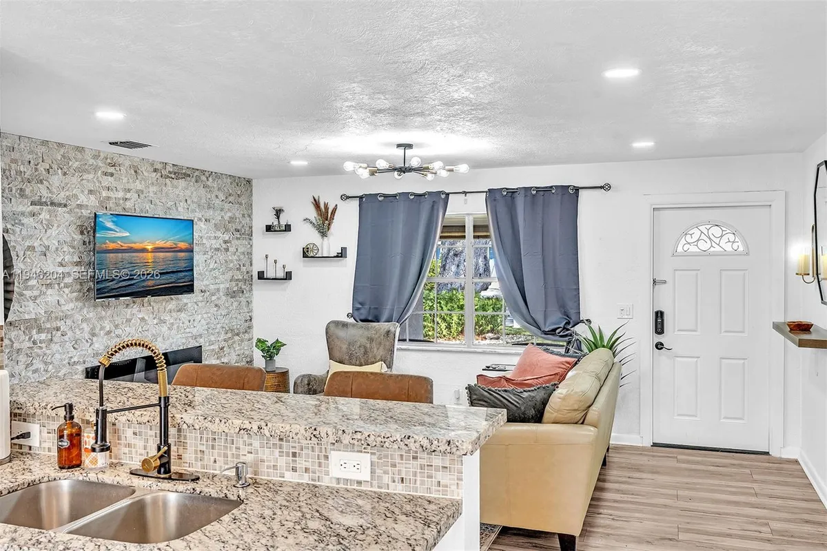 4633 SW 28th Ave, Dania Beach FL 33312