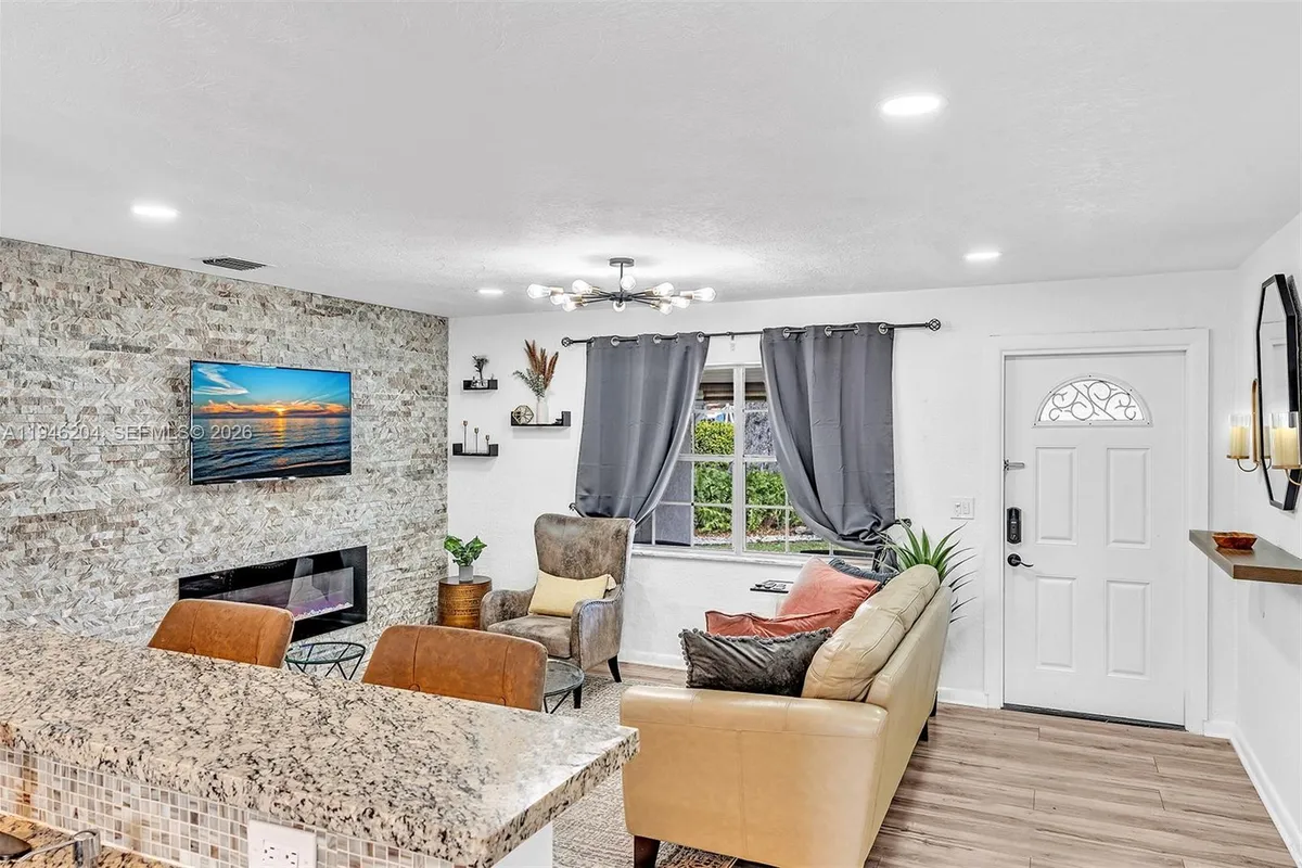 4633 SW 28th Ave, Dania Beach FL 33312