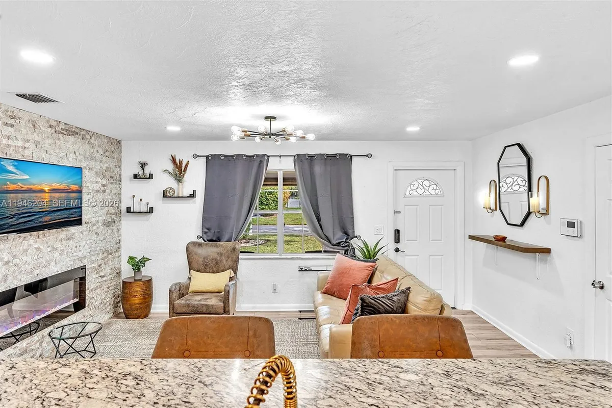 4633 SW 28th Ave, Dania Beach FL 33312