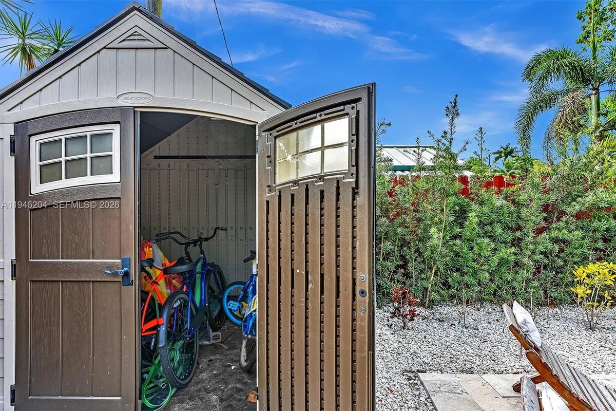 4633 SW 28th Ave, Dania Beach FL 33312