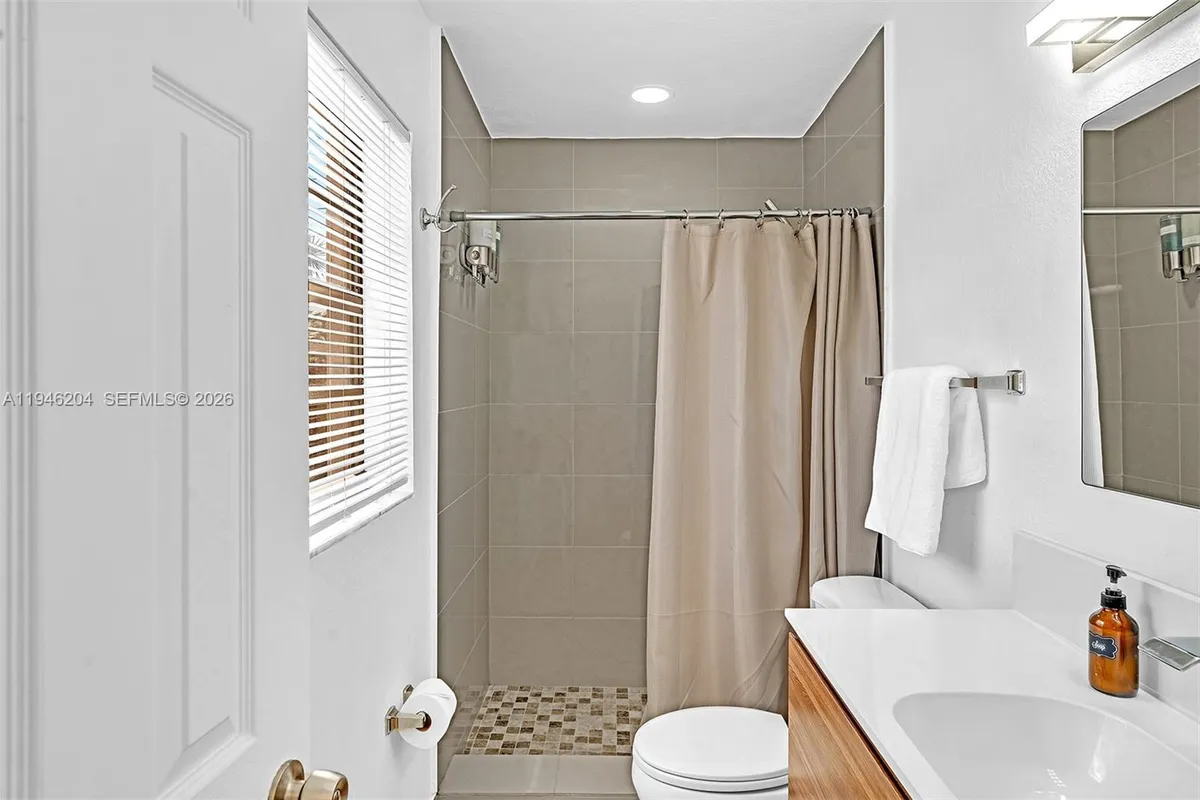 4633 SW 28th Ave, Dania Beach FL 33312