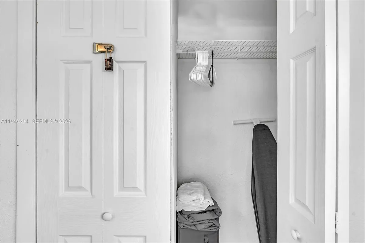 4633 SW 28th Ave, Dania Beach FL 33312