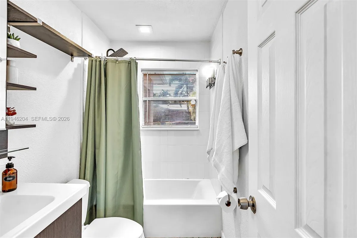 4633 SW 28th Ave, Dania Beach FL 33312