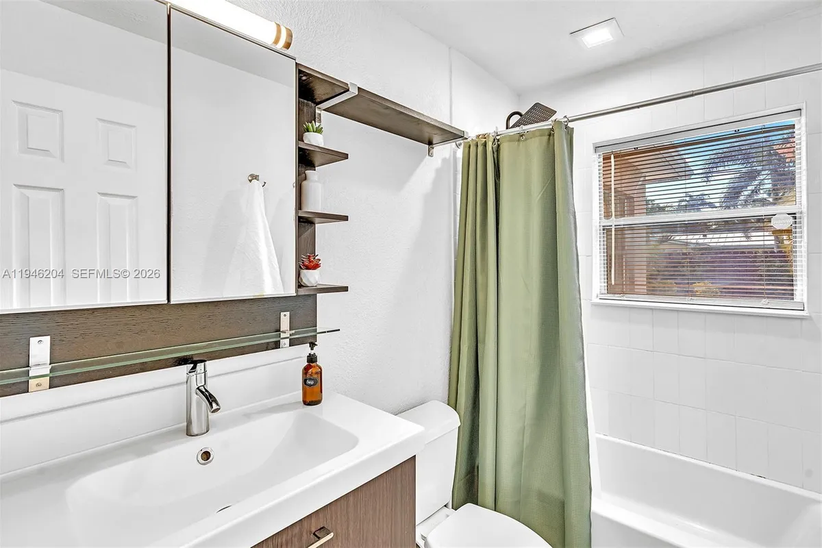 4633 SW 28th Ave, Dania Beach FL 33312