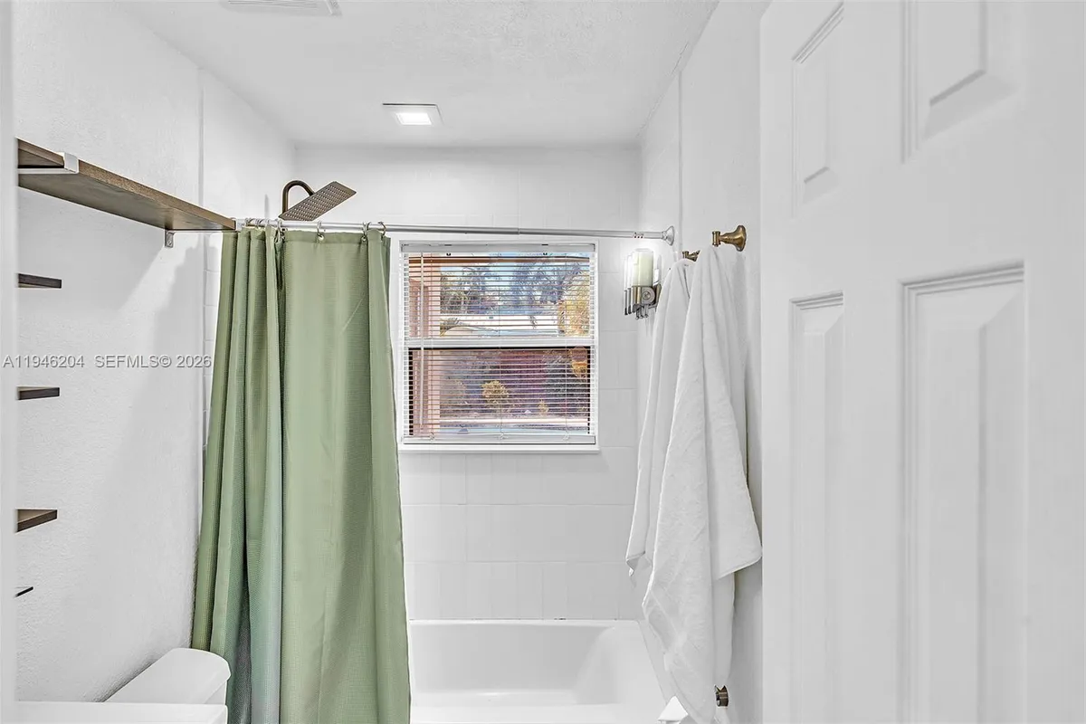 4633 SW 28th Ave, Dania Beach FL 33312