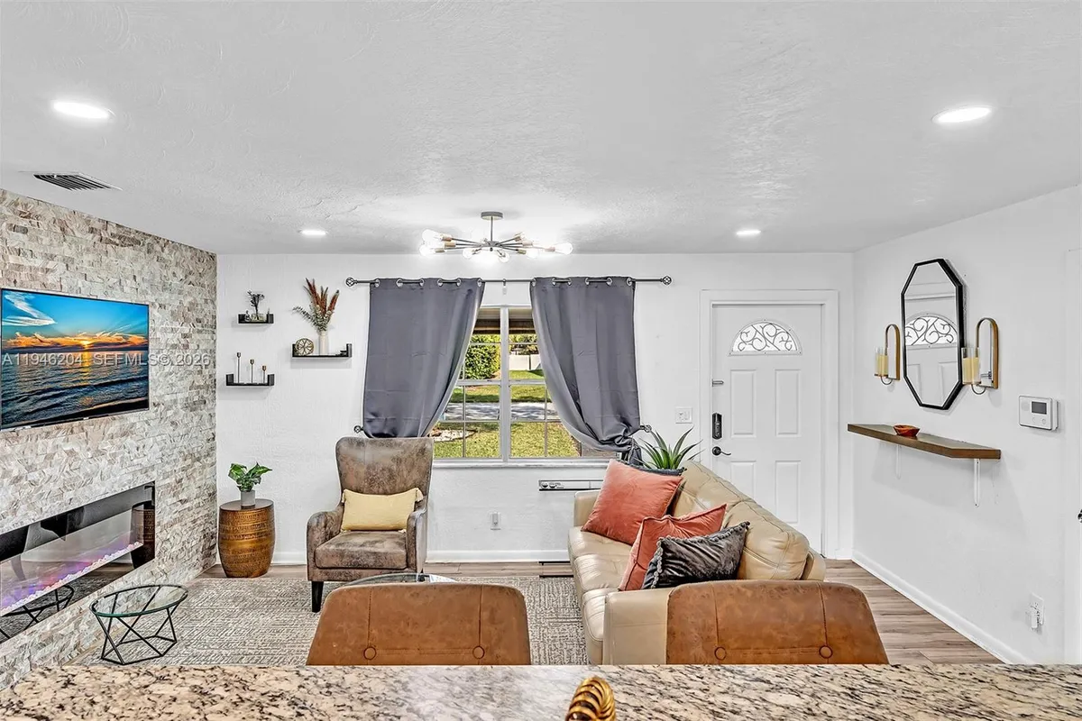 4633 SW 28th Ave, Dania Beach FL 33312