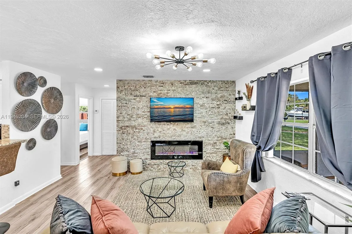 4633 SW 28th Ave, Dania Beach FL 33312