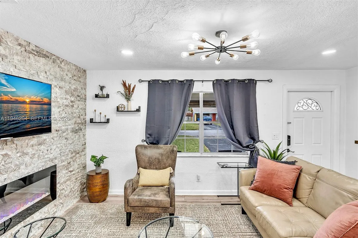 4633 SW 28th Ave, Dania Beach FL 33312