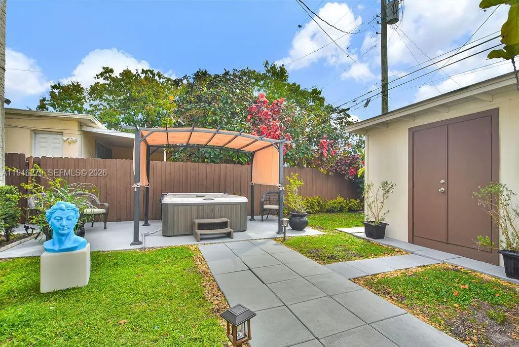 4722 SW 5th St, Miami FL 33134