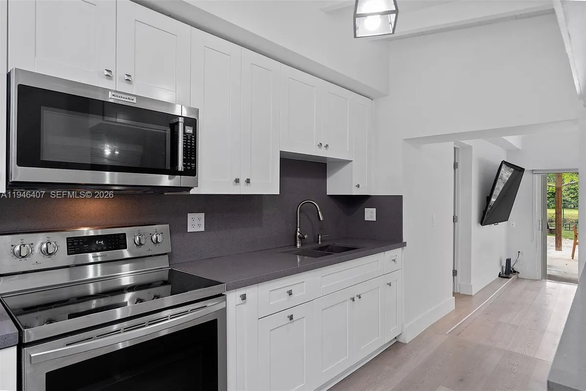 5845 SW 88th St, South Miami FL 33156