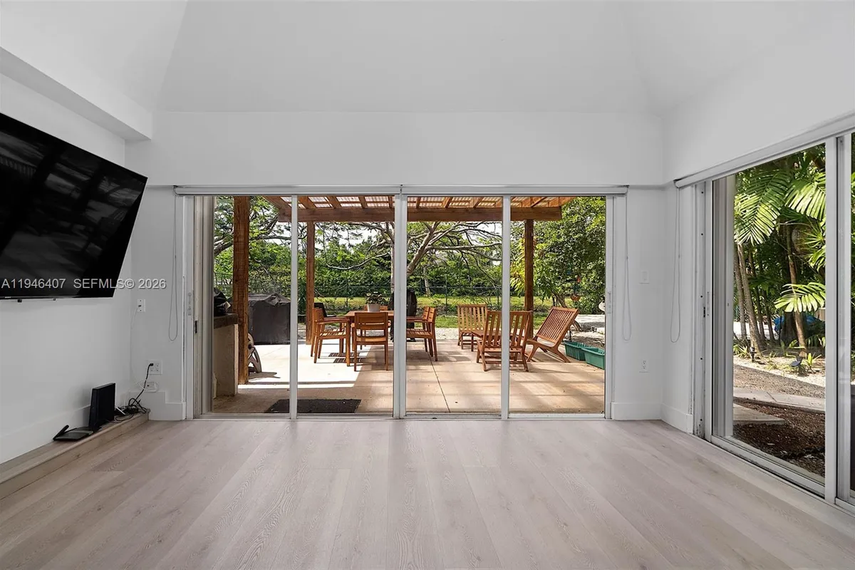 5845 SW 88th St, South Miami FL 33156