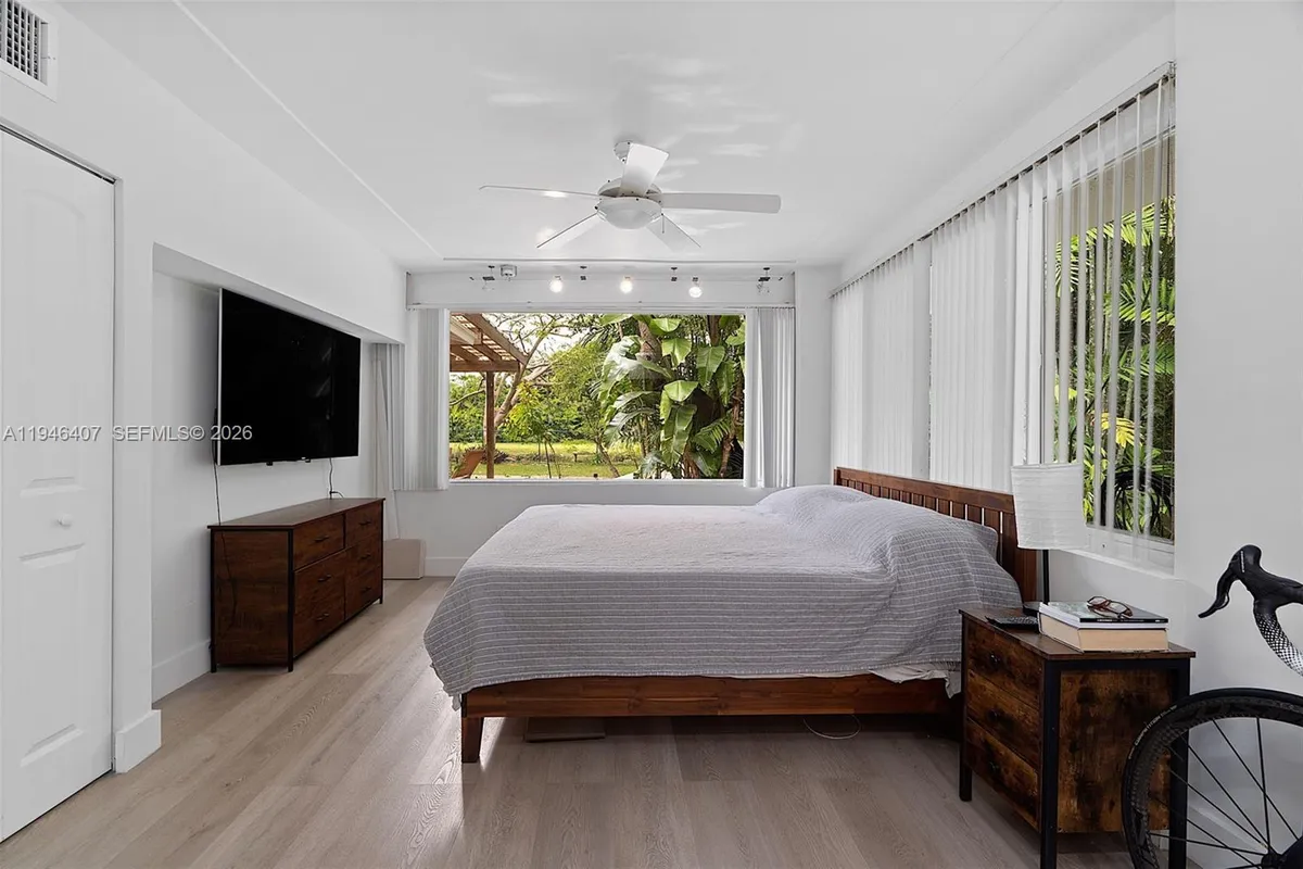 5845 SW 88th St, South Miami FL 33156