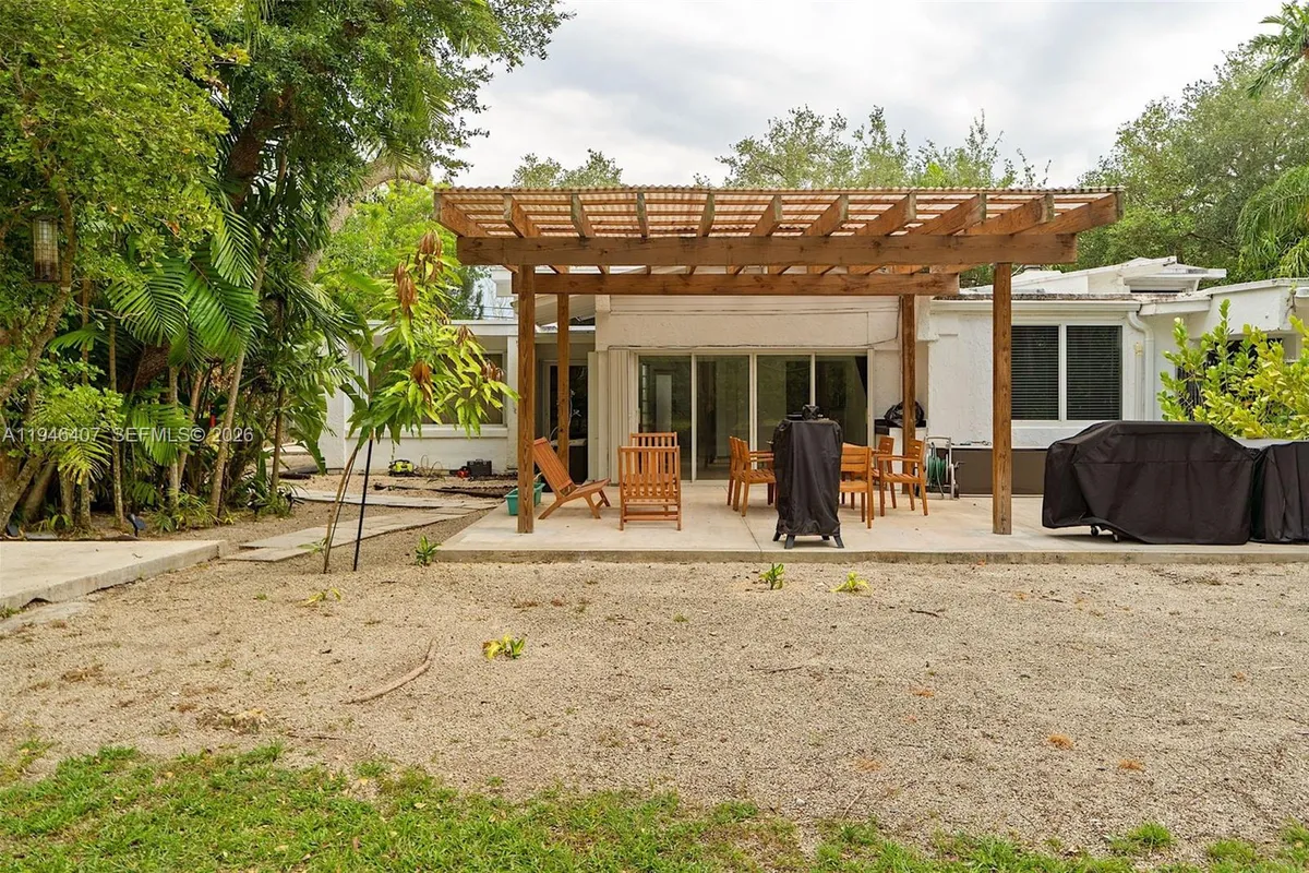 5845 SW 88th St, South Miami FL 33156