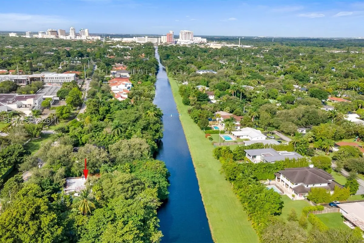 5845 SW 88th St, South Miami FL 33156