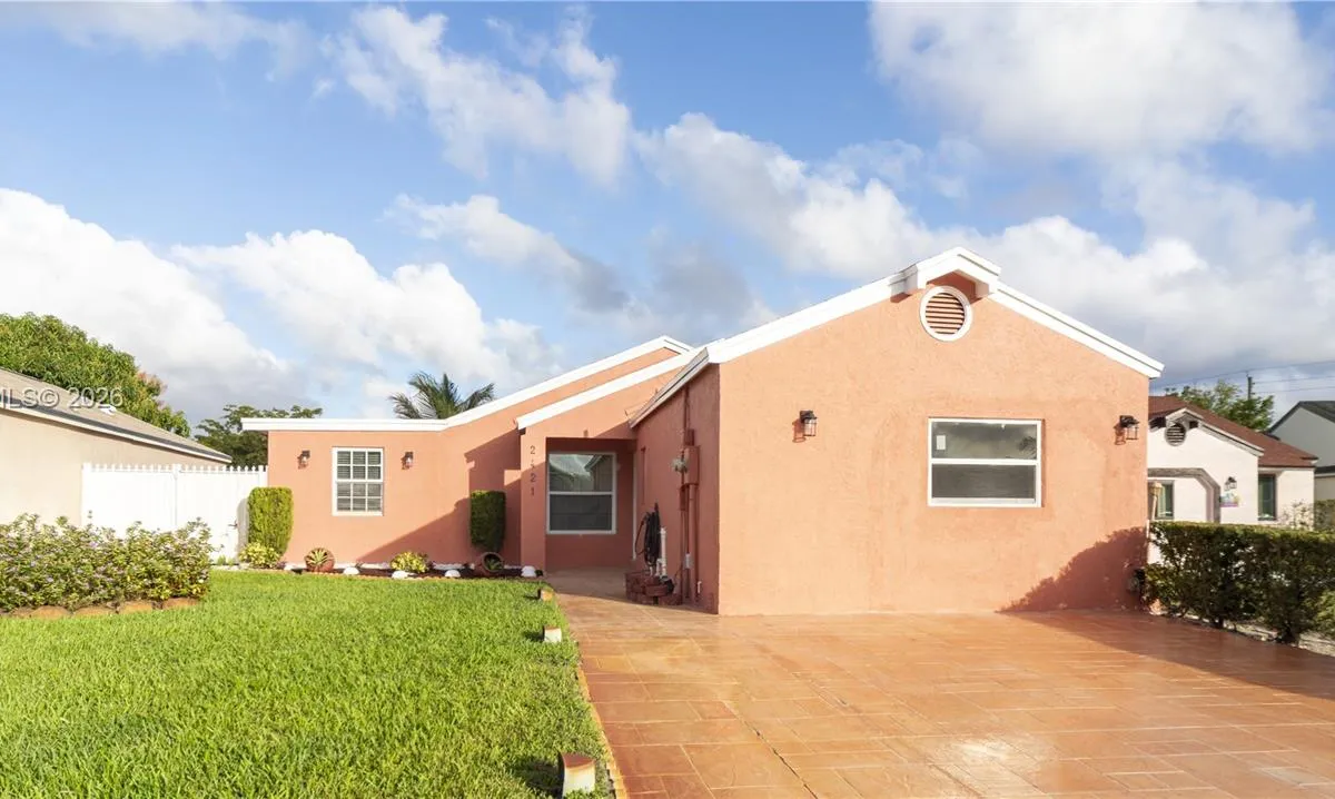 2421 SW 84th Ter, Miramar FL 33025