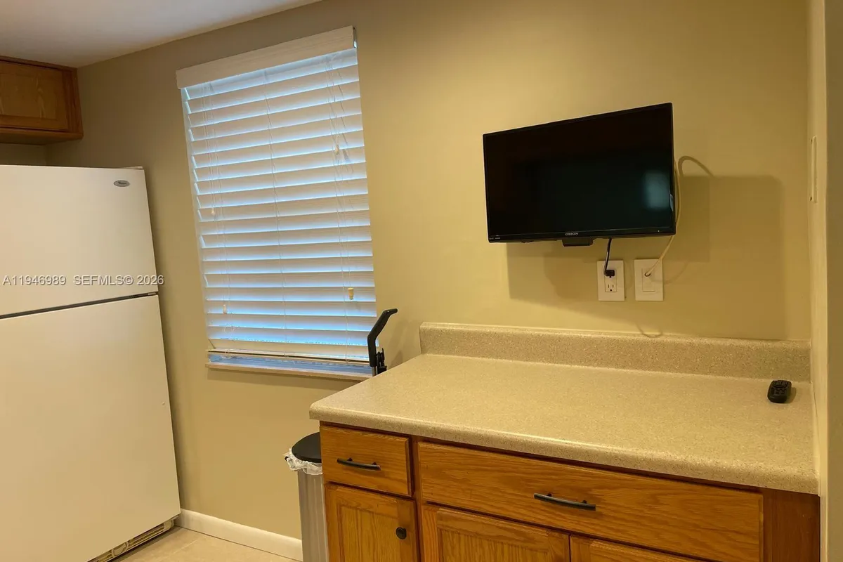 121 SE 3rd Ave # 201, Dania Beach FL 33004