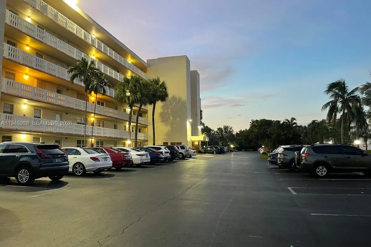 121 SE 3rd Ave # 201, Dania Beach FL 33004