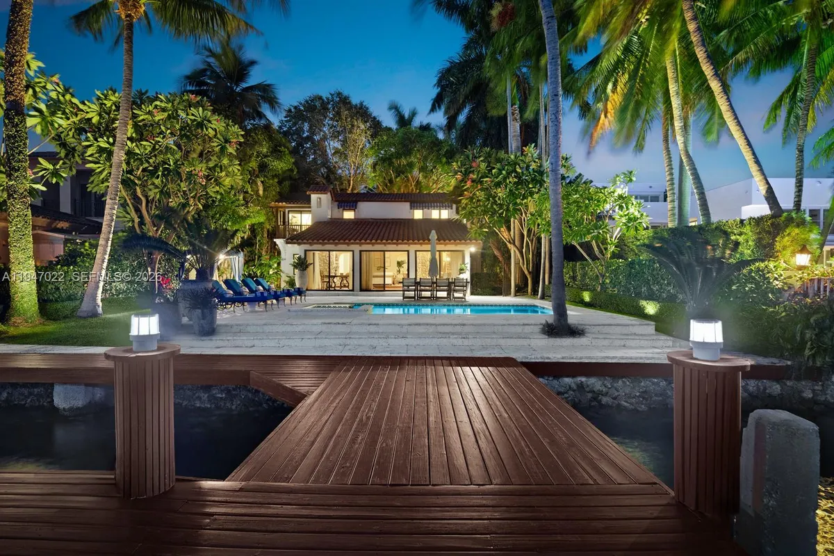 56 S Hibiscus Dr, Miami Beach FL 33139