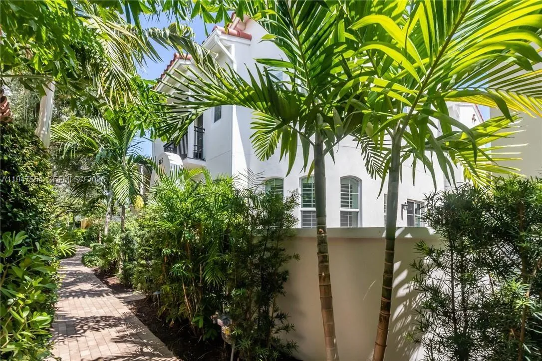 918 NE 17th Way, Fort Lauderdale FL 33304