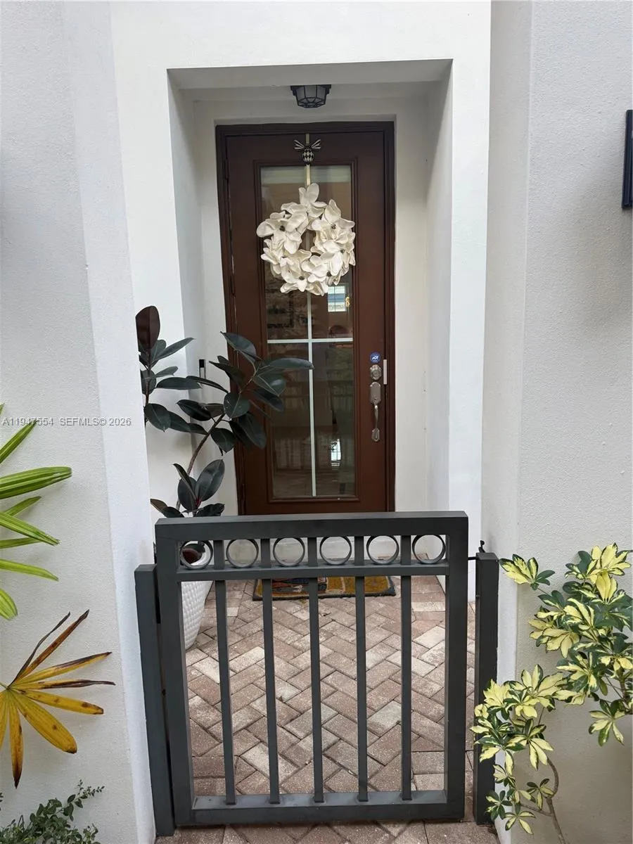 918 NE 17th Way, Fort Lauderdale FL 33304