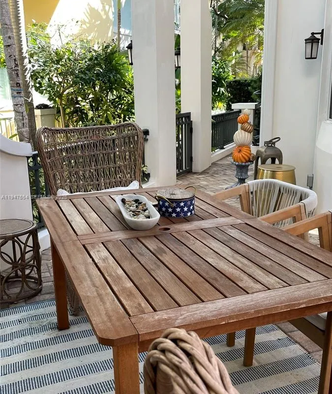 918 NE 17th Way, Fort Lauderdale FL 33304