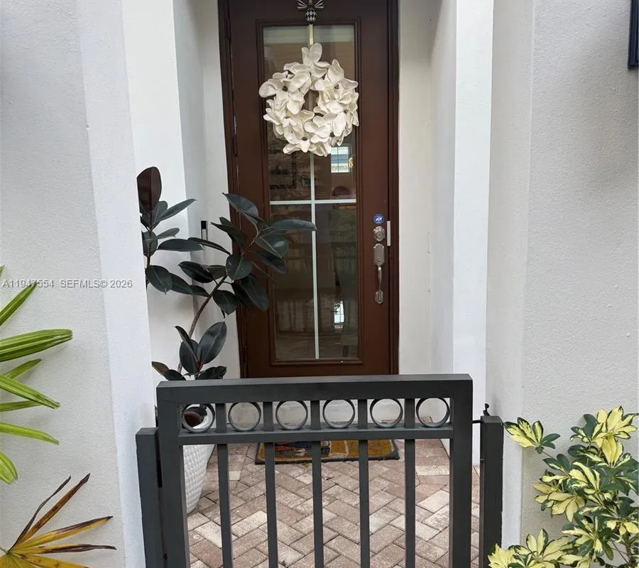 918 NE 17th Way, Fort Lauderdale FL 33304