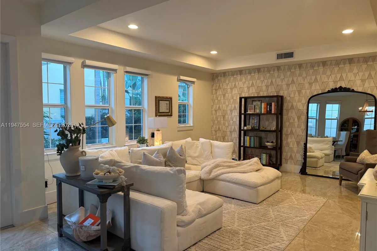 918 NE 17th Way, Fort Lauderdale FL 33304