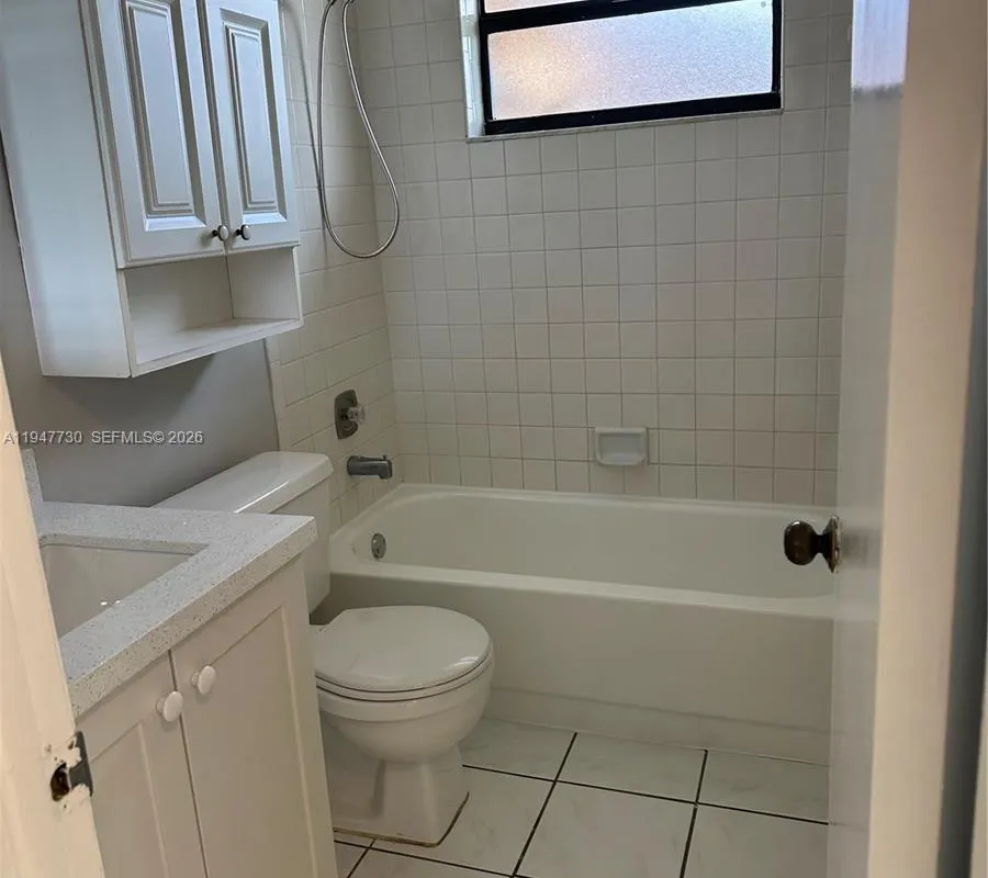 10037 Winding Lake Rd # 204, Sunrise FL 33351