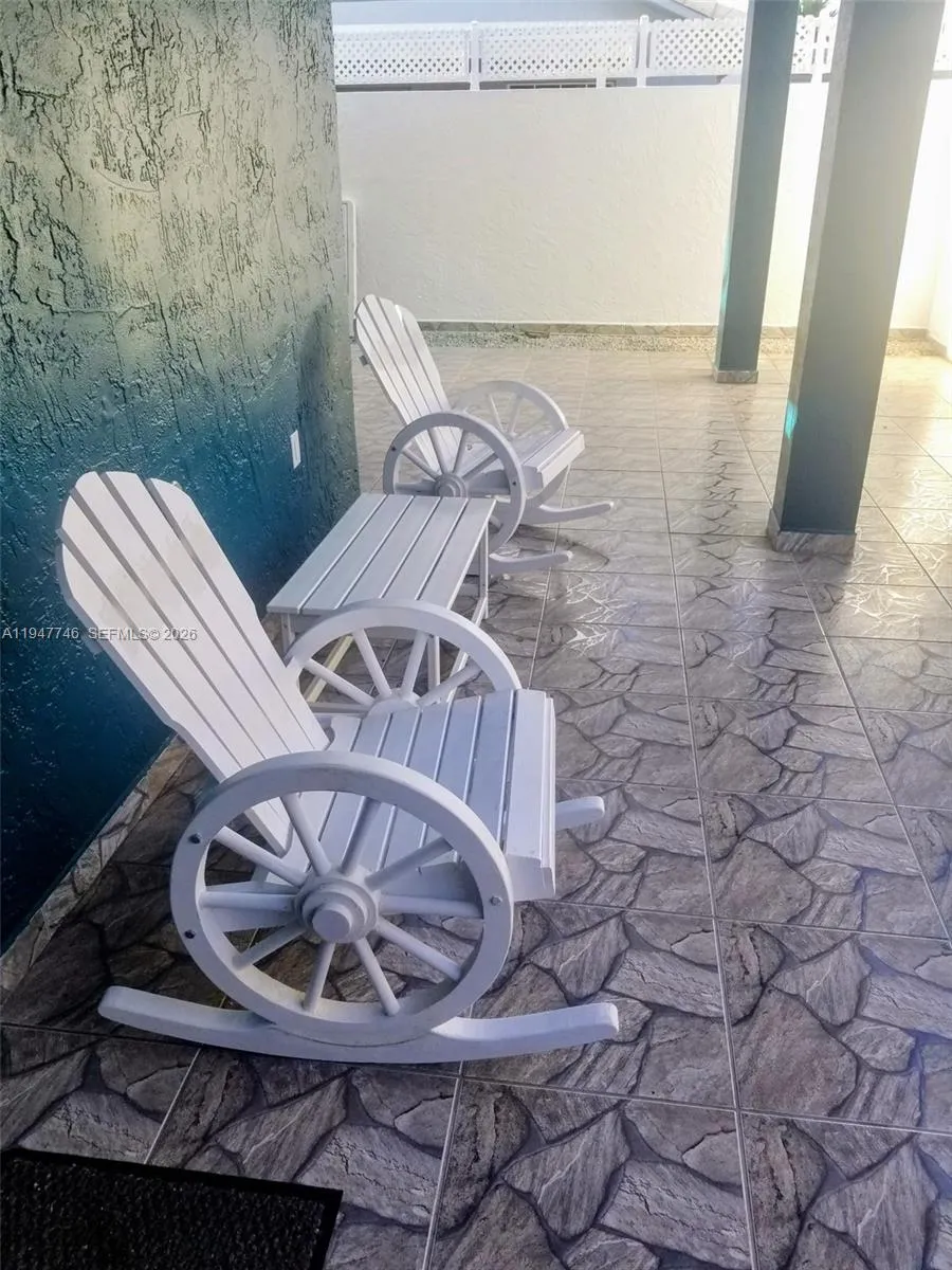 2749 W 73rd Pl, Hialeah FL 33016